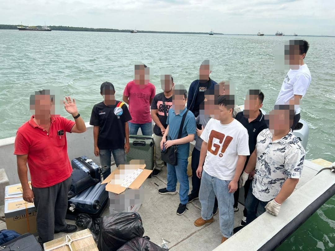 客船无保险载客 还非法携带香烟 遭扣查