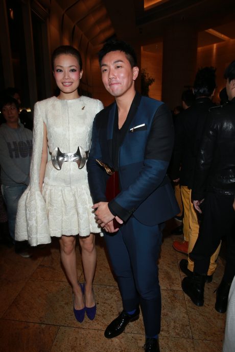 容祖儿被曝恋女导演 粉丝不满遭怼离远点