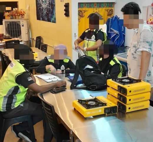 密室躲取缔 大汗淋漓 霹移民局识破扣10陪坐女郎