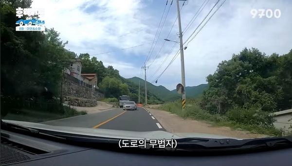 对面车子突逆向行驶！舒华自驾游险出车祸 