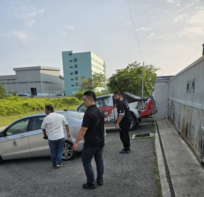 山鸡哥被警带走 调查大耳窿纵火事件