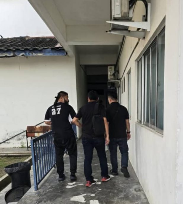 山鸡哥被警带走 调查大耳窿纵火事件