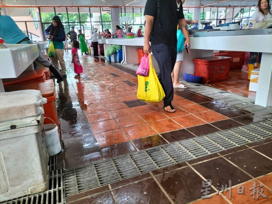 峇央峇鲁湿巴刹 装修完成小贩大赞