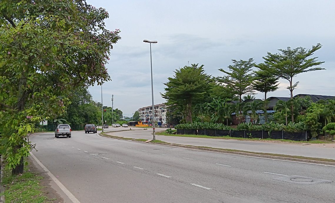 已上网（早报可头）大都会／电箱零件被偷光剩空壳，18路灯失灵道路变暗／3图