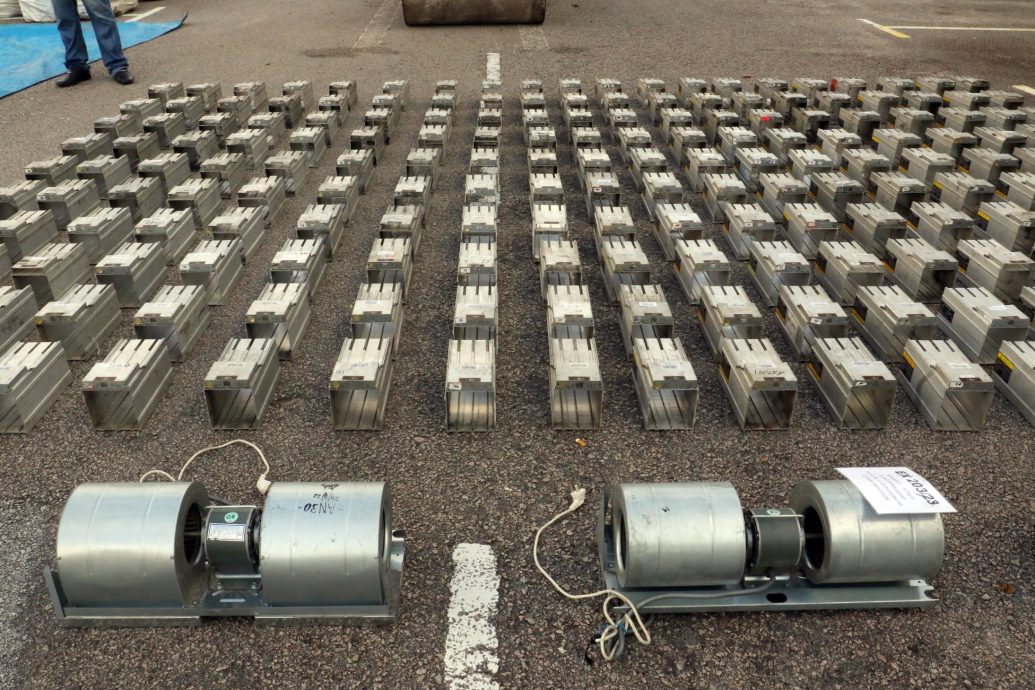 *已签发* 柔：走私烟酒和比特币挖矿机，依警区销毁42万结案证物