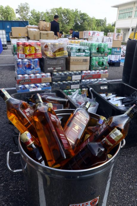 *已签发* 柔：走私烟酒和比特币挖矿机，依警区销毁42万结案证物