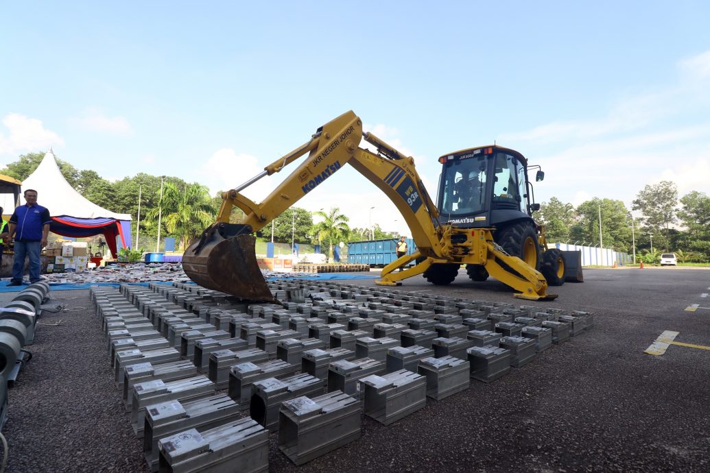 *已签发* 柔：走私烟酒和比特币挖矿机，依警区销毁42万结案证物