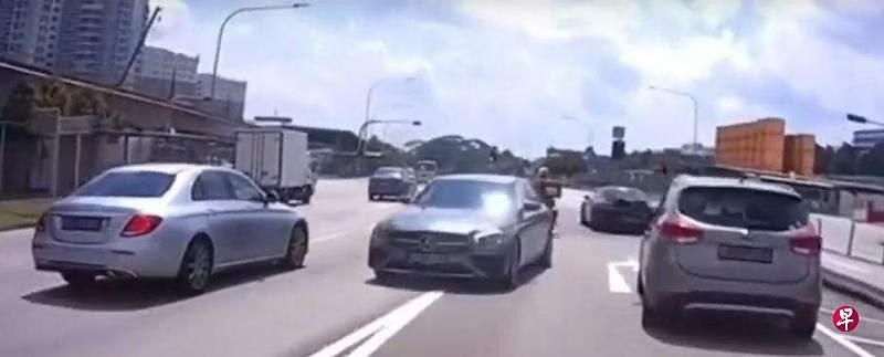 *已签发*柔:狮城二三事:马赛地逆向行驶 多车纷换道闪避