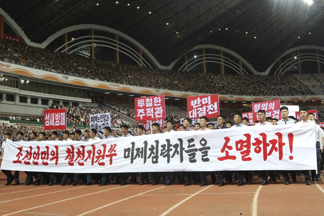 平壤10万人参加反美集会 有外国外交官现身