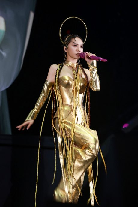 开唱吊带突松脱 蔡依林自救画面流出