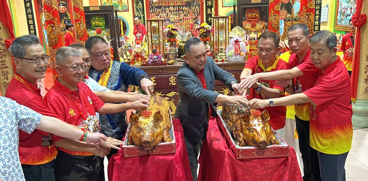 张庆信:三忠宫具潜质打造为旅游景点