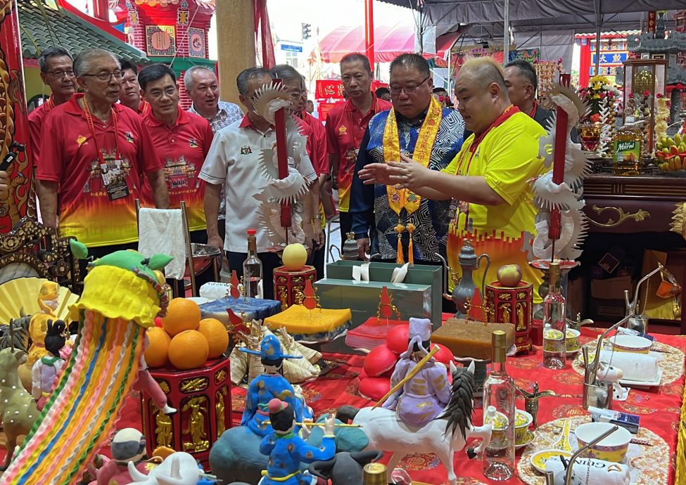 张庆信:三忠宫具潜质打造为旅游景点