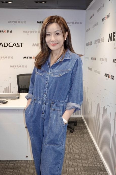 张文慈曝商演遇险 被拉下台摸光感羞辱