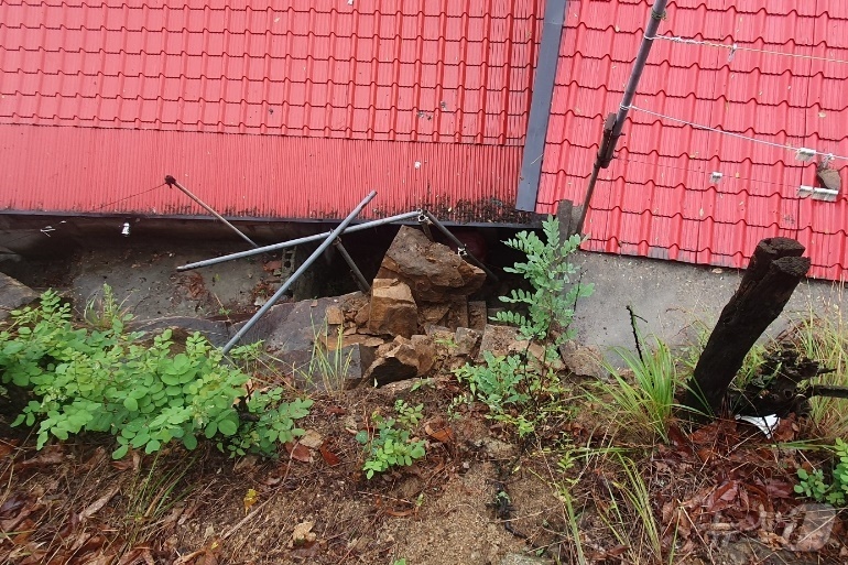 强风暴雨袭韩国多地 住宅道路淹水 济州取消至少18航班