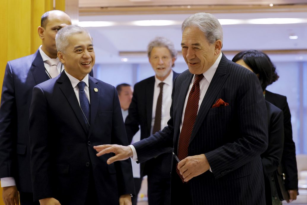 彼得斯预计今日访马 将进行首次外长会议