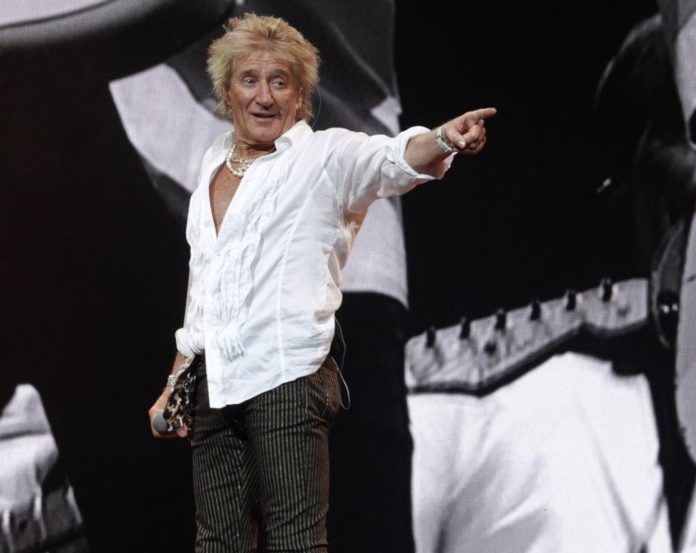 德国演唱会公开支持乌克兰,英国摇滚歌手遭遇观众嘘声