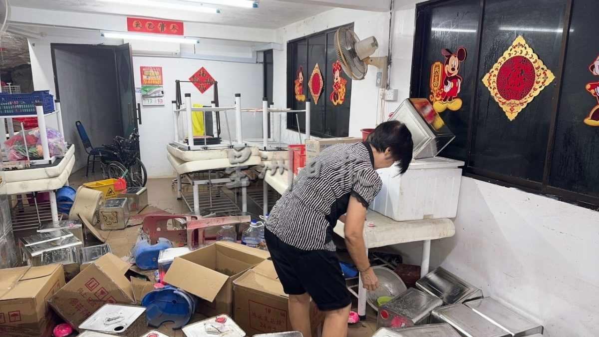 怡昨大雨多处闪电水灾  岩洞旅游区今早忙清理