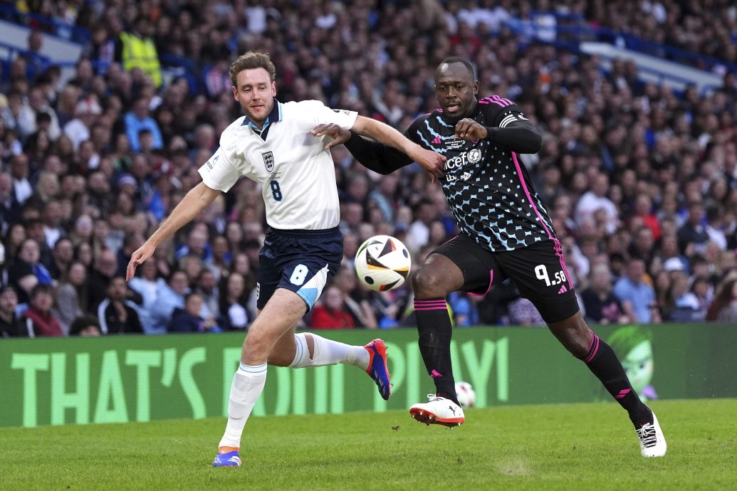 慈善足球赛助攻皮耶罗破门 世上跑最快之人跟腱断裂