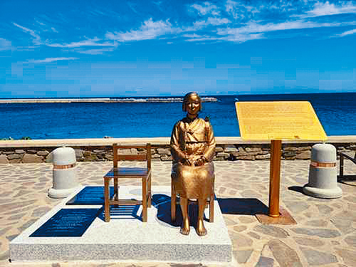 慰安妇少女像在意大利揭幕 碑文提及追究日本责任