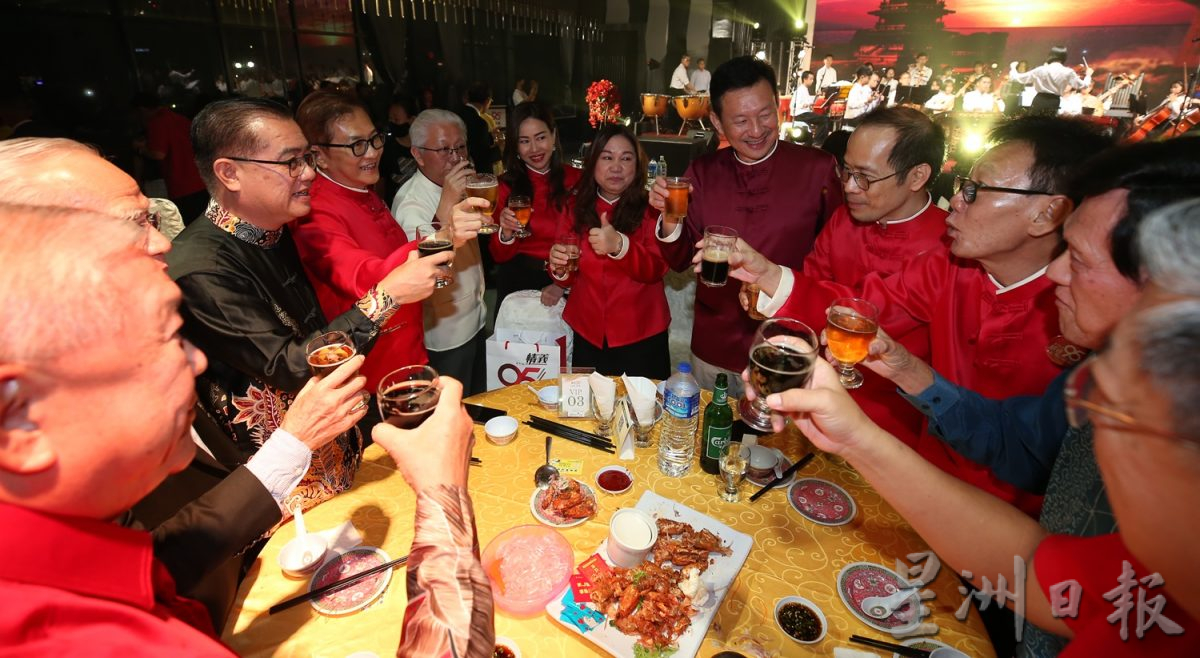 报庆吉玻晚宴(全国版)黄佳祯:传统媒体是精英集团,承担的是大众和精英之间桥梁的功能。