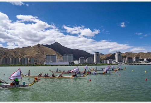 拚图)西藏:高原上赛龙舟