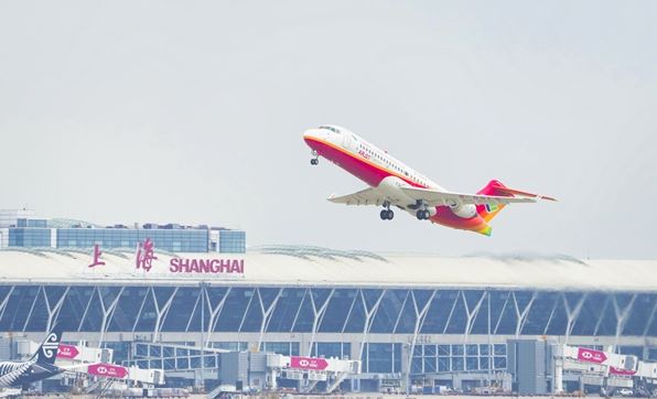 拼盘 中国绿色航空技术突破 地沟油变飞机燃油 2客机完成首飞