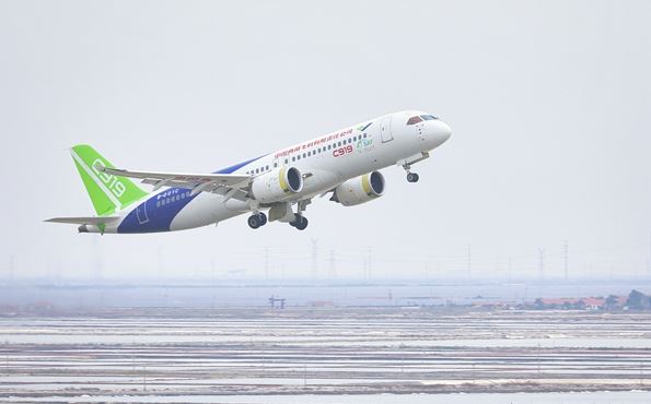 拼盘 中国绿色航空技术突破 地沟油变飞机燃油 2客机完成首飞