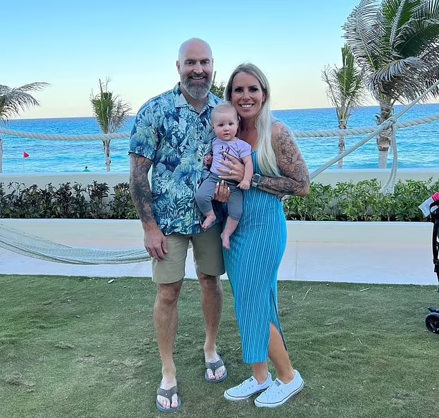 搭机遭前座女童三度喷口水 男子反应引网友争议