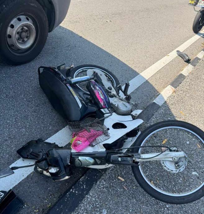 摩托车与轿车相撞 82岁老骑士命丧虎口