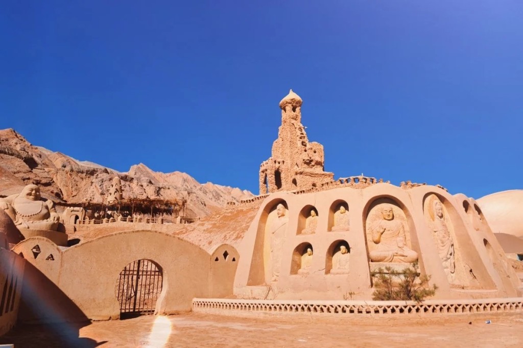 新疆火焰山热爆表高见81摄氏度 景区人员:是地表温度