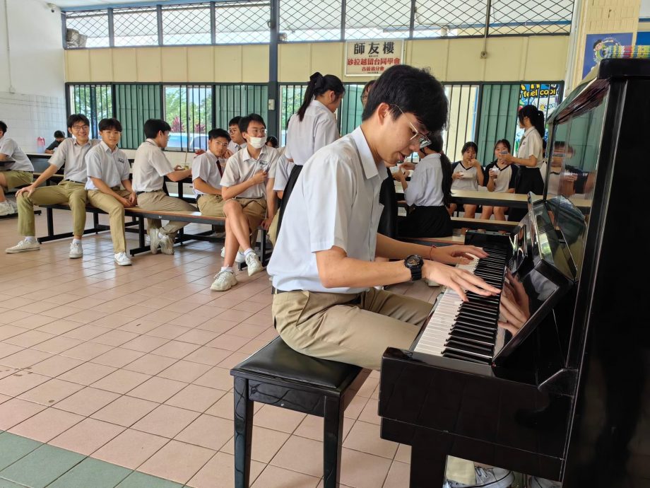 暖势力:一中食堂声乐飘飘