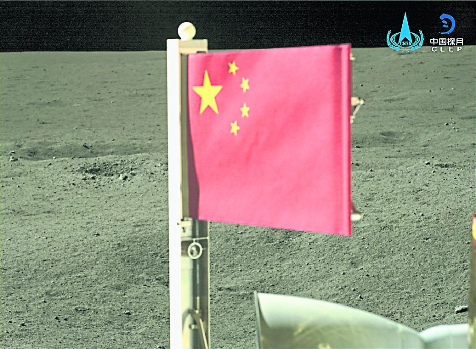 月球上如何挂五星红旗?旗身原料是石头更耐腐蚀