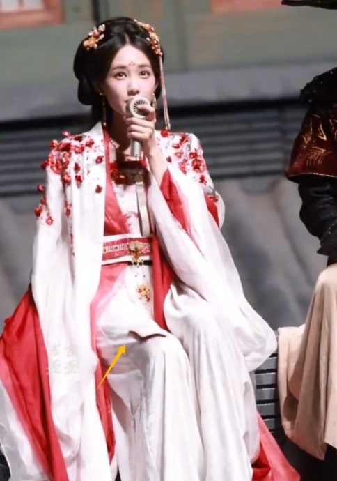 李一桐拍戏蜈蚣钻入戏服 网看吓“头皮发麻” 