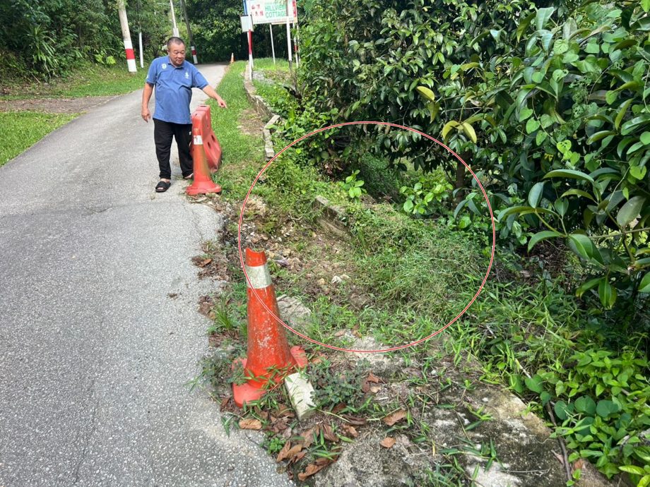 林明新路口道路崩塌半年未维修,休旅车闪路坑爆胎损失1300令吉。