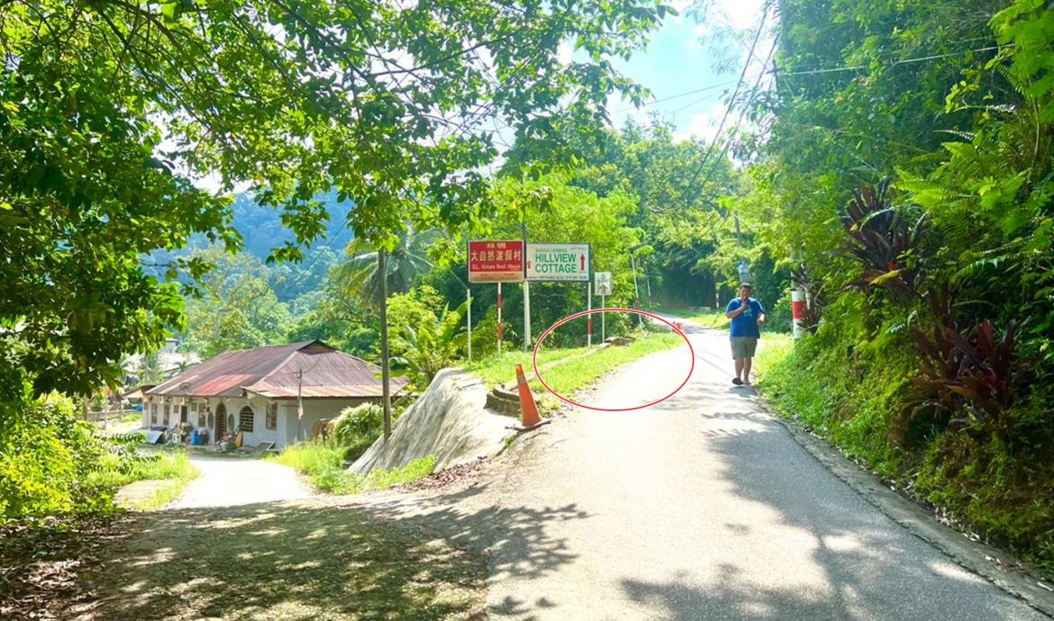 林明新路口道路崩塌半年未维修,休旅车闪路坑爆胎损失1300令吉。
