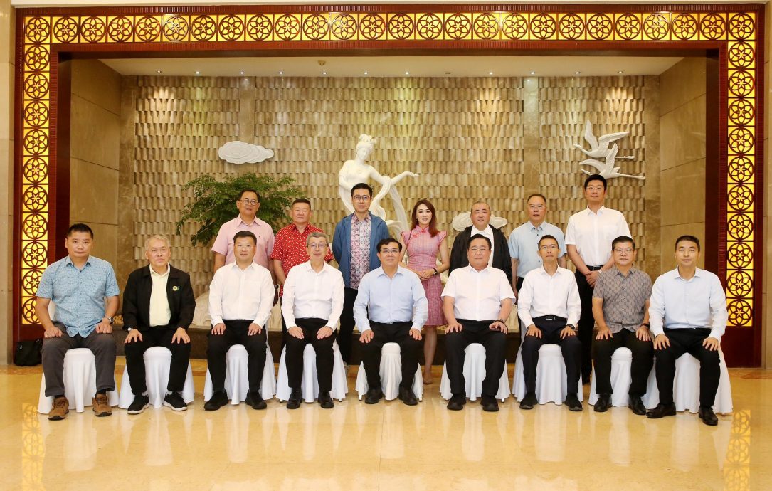 林福山:海外华人华侨应该多到中国投资考察