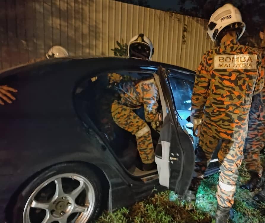 柔:4青年共车出游 轿车失控 酿1死3伤