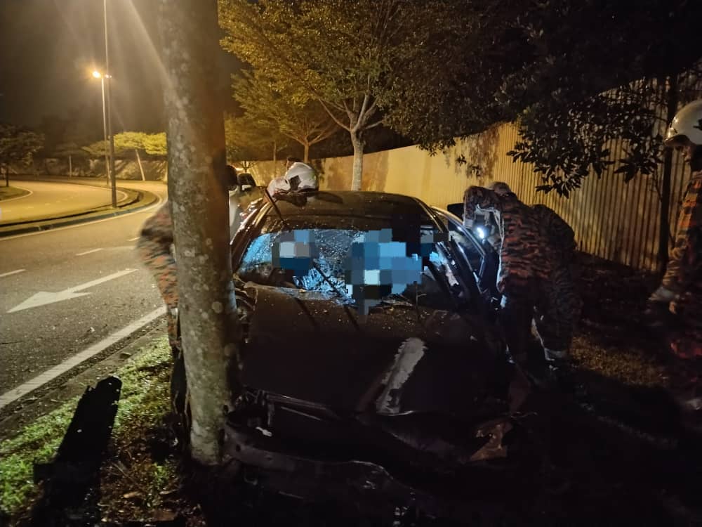 柔:4青年共车出游 轿车失控 酿1死3伤