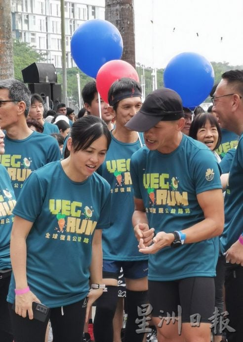 柔:“全球复蔬公益路跑VegRun” 近4000人聚公主港 为爱地球 环保 护生 跑吧!