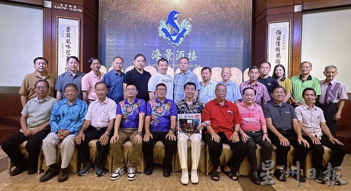 柔：头条：本报活动：先自费订阅100天 后获苏立丰赞助 27峇县华小参与学生阅报计划