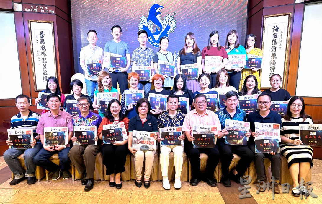 柔：头条：本报活动：先自费订阅100天 后获苏立丰赞助 27峇县华小参与学生阅报计划