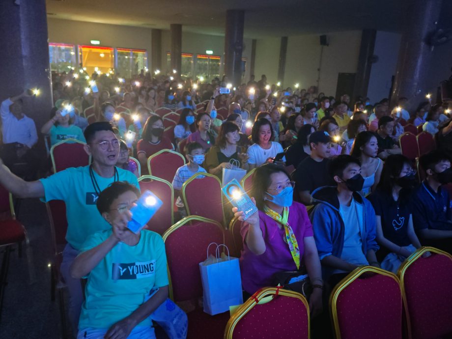 柔：峇“马印行愿非洲感恩之旅”，演出筹获20万善款