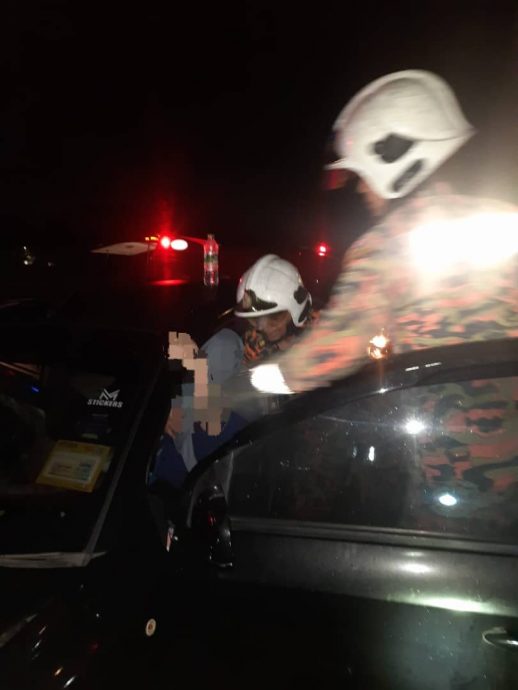 柔:巴西古当车祸 2女子受困