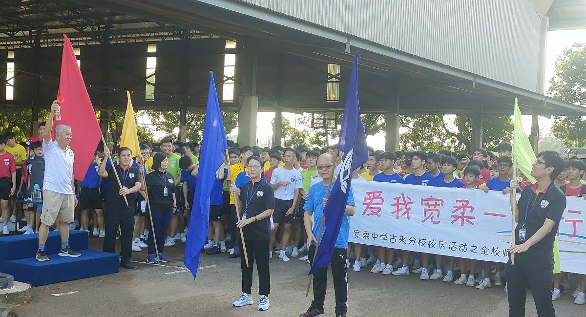 柔：教育版头条：古宽5000师生越野步行