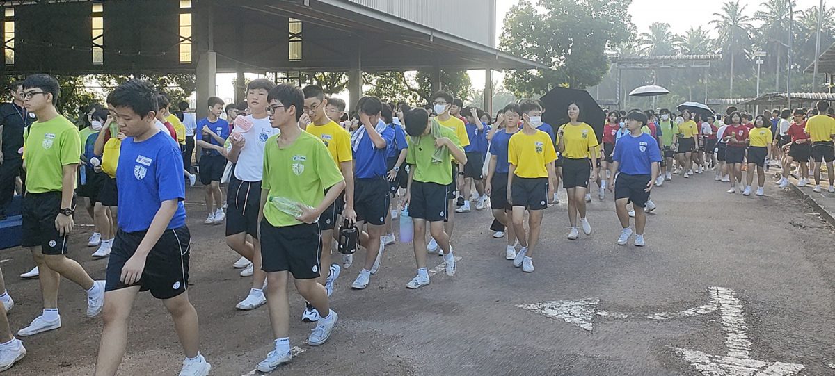 柔：教育版头条：古宽5000师生越野步行