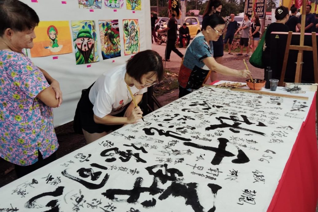 柔:新闻: 宝灵殿神诞别开生面 “青狮”武术表演发扬文化