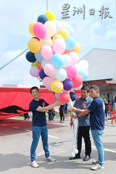 柔:新闻: 宝灵殿神诞庆典打响首炮 20呎直幅弘扬关公精神