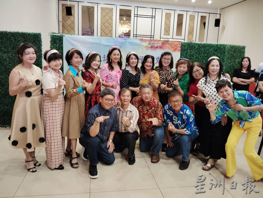 柔:新闻:128名老同学相聚 延续逾半世纪的友谊