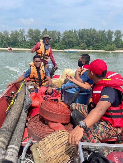 柔:诗巫岛泥炭地林火尚未被扑灭 灭火行动还在继续