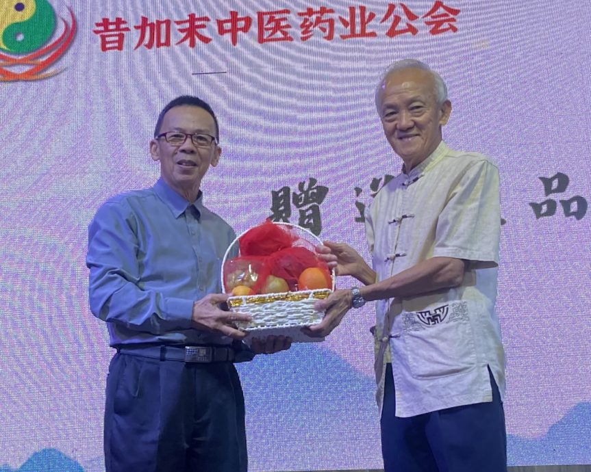 柔：郭怡捷：所有经过加工、参杂添加剂、从植物中萃取的皆非传统中医药